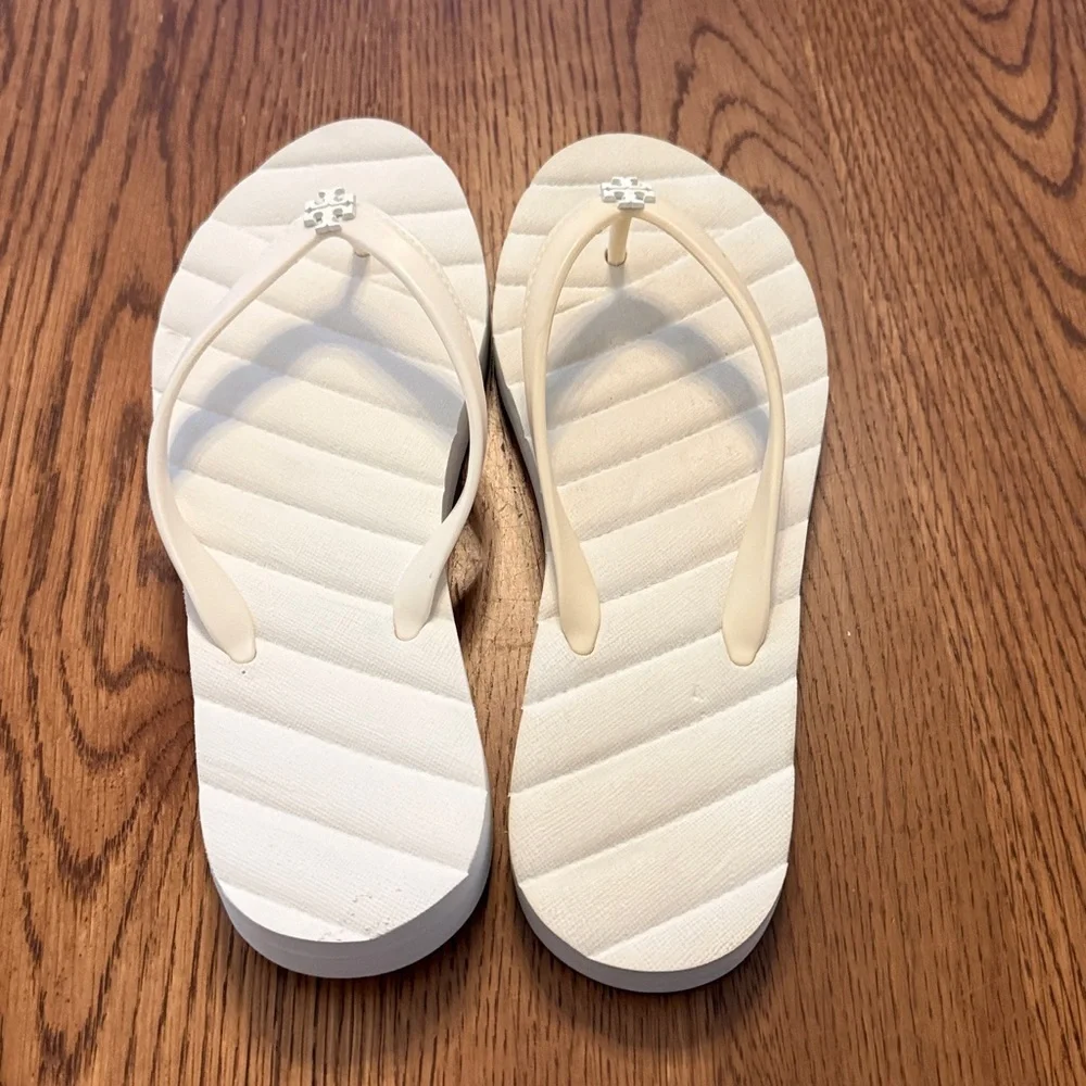 Tory Burch Cream Flip Flops with Logo Accent size 7